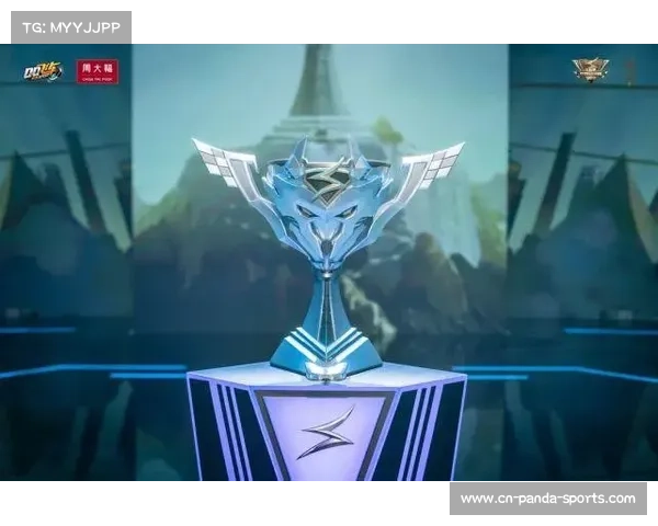 山东泰山恢复队史陈列室首届联赛奖杯首次亮相见证辉煌历史 山东泰山恢复队史陈列室首届联赛奖杯首次亮相见证辉煌历史